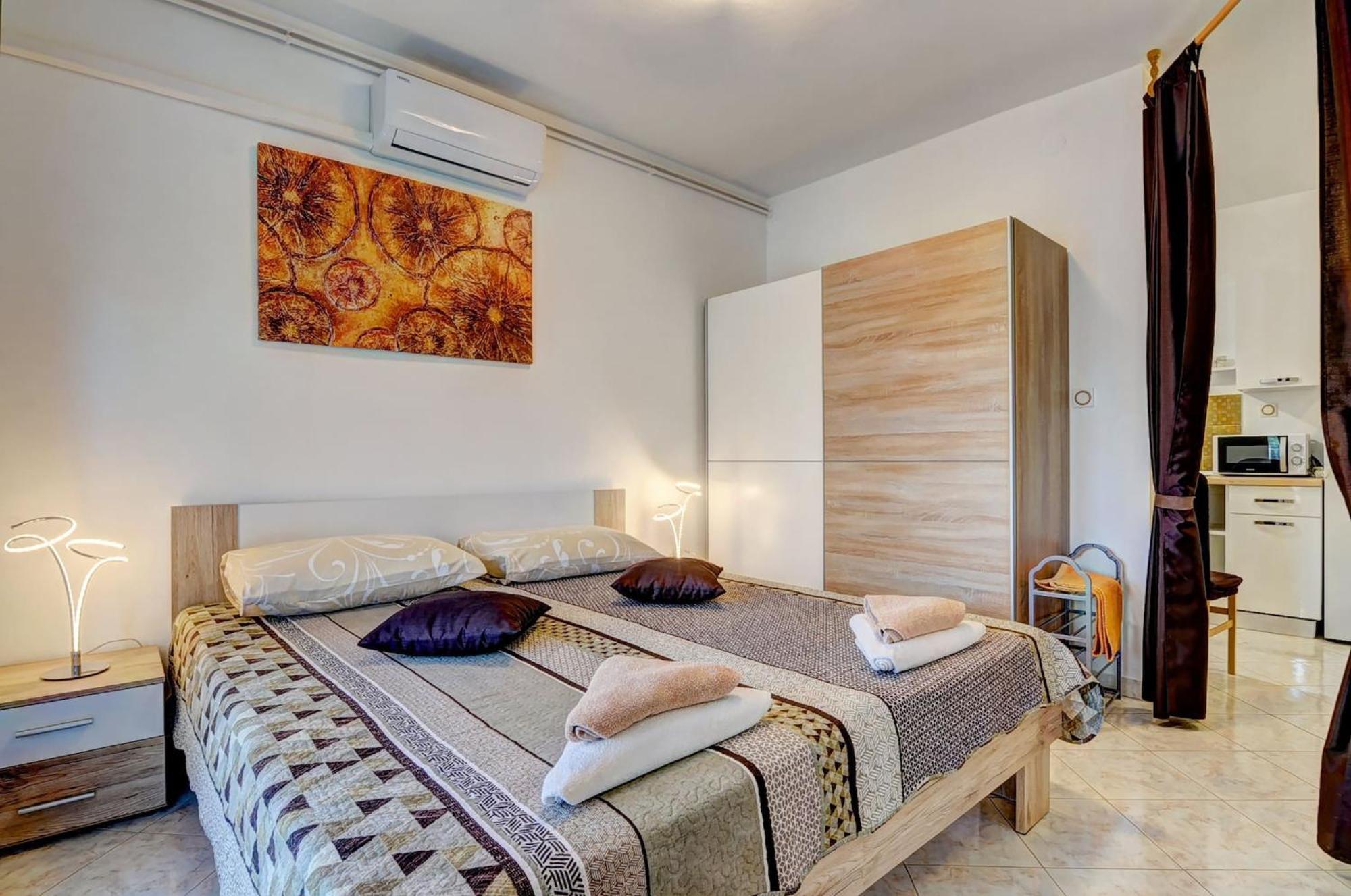 Lovely Apartments In Valbandon Fazana Exterior photo