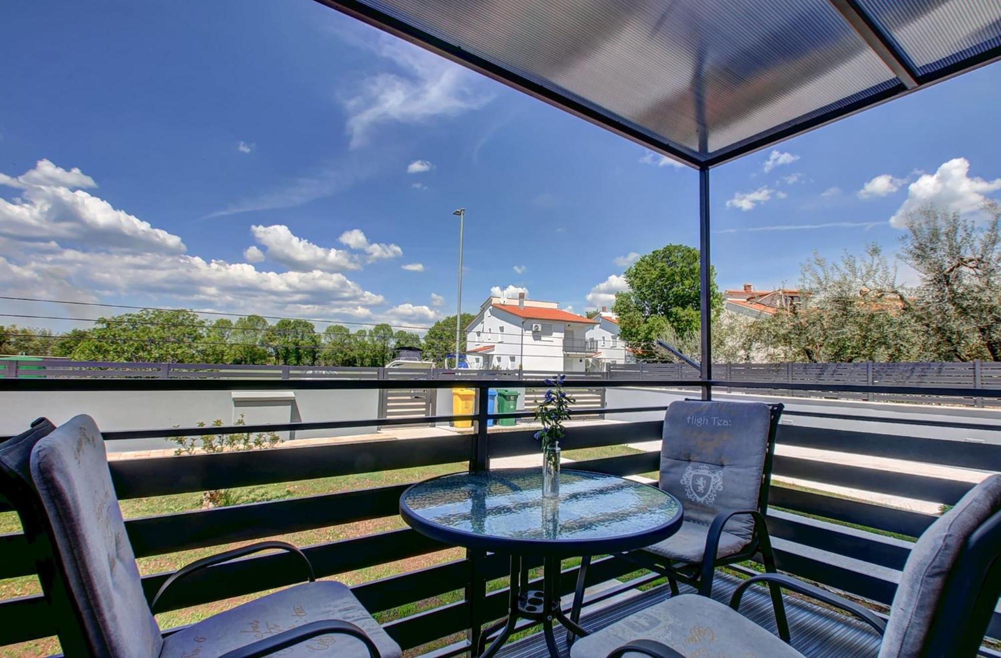 Lovely Apartments In Valbandon Fazana Exterior photo