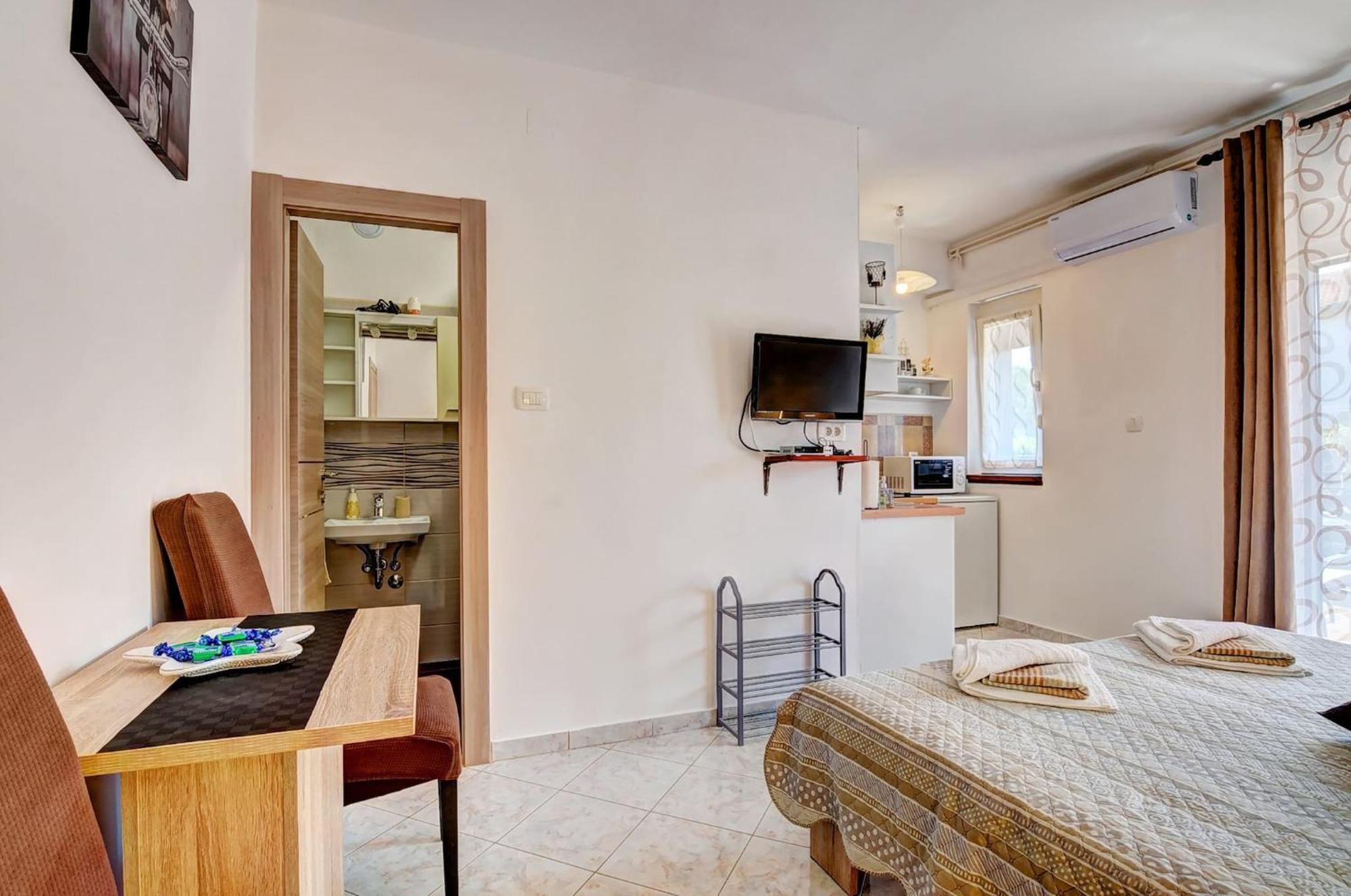 Lovely Apartments In Valbandon Fazana Exterior photo