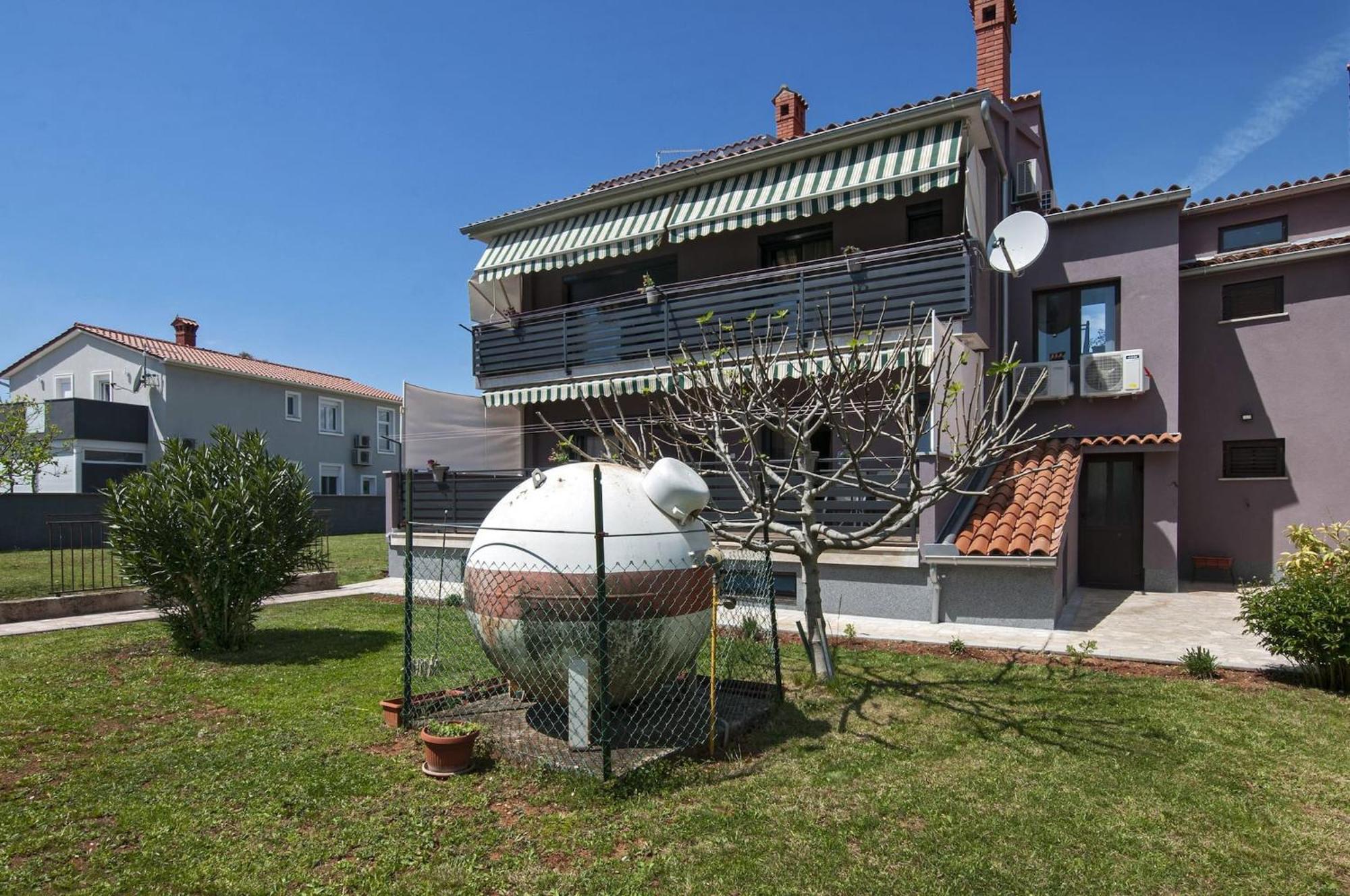 Lovely Apartments In Valbandon Fazana Exterior photo
