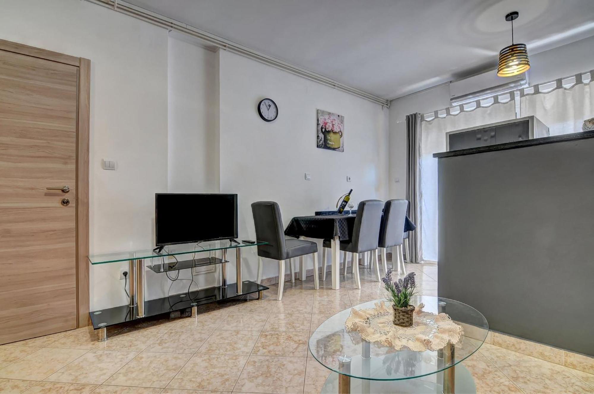 Lovely Apartments In Valbandon Fazana Exterior photo